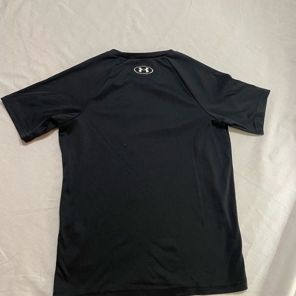 Youth under armor black shirt - Picture 2 of 3